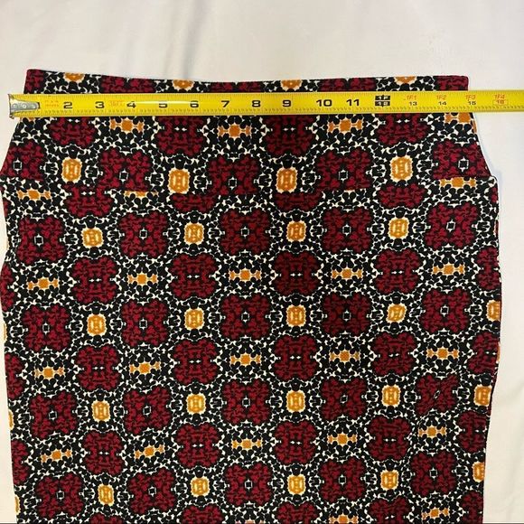 LuLaRoe Pencil Skirt Cassie Style Red Gold Black Size Medium - Picture 7 of 10